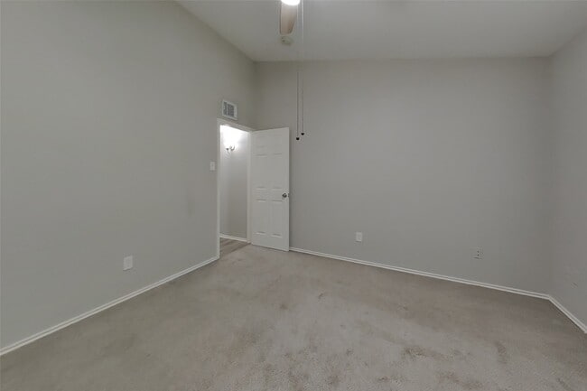 Building Photo - 7811 Bluff Trail Dr
