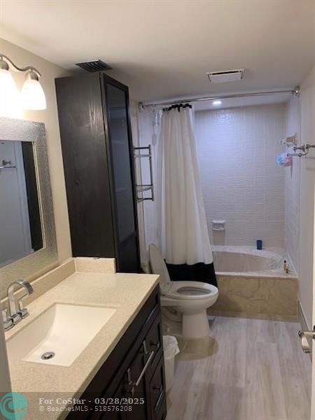 Building Photo - 2200 S Cypress Bend Dr