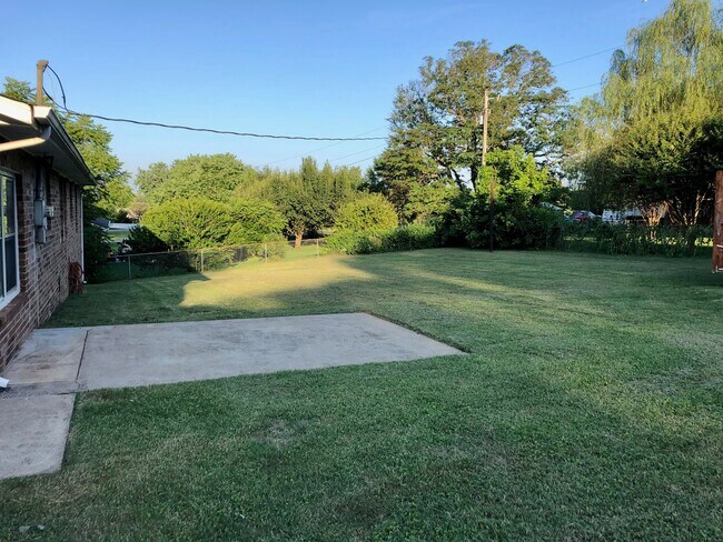 Building Photo - 258 Compton Rd