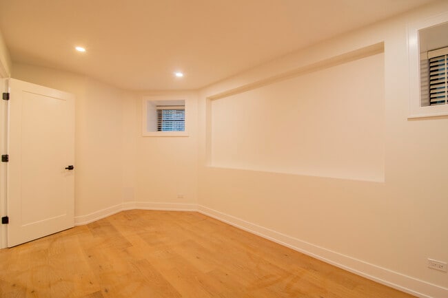 Building Photo - 3720 N Racine Ave