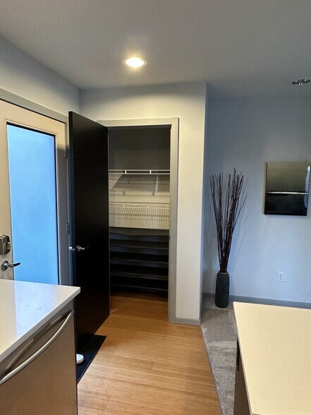 Building Photo - 4712 Delridge Way SW