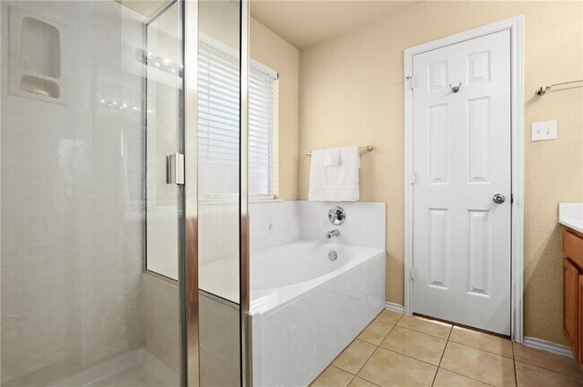 Building Photo - 921 Gentry Dr