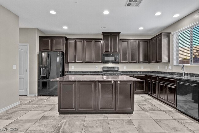 Building Photo - 12243 Loggeta Way