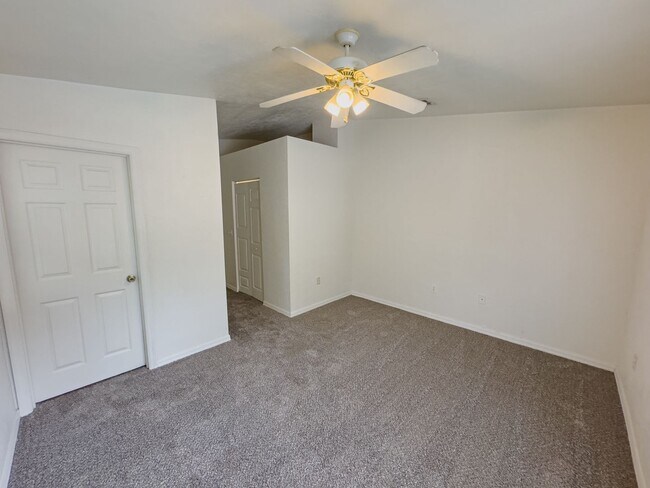 Building Photo - 4415 SW 34th St