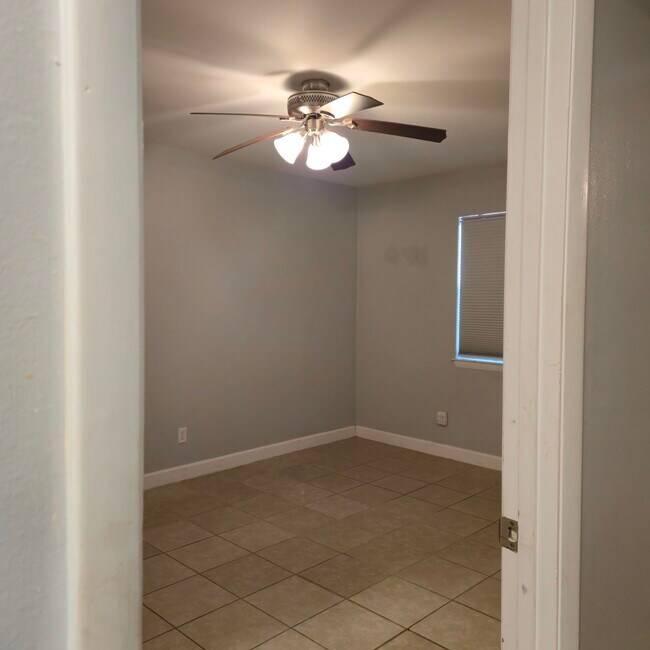 Building Photo - 348 Woodham Ct