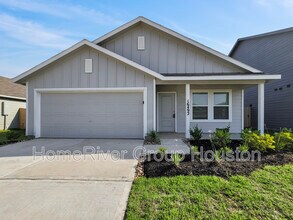 Building Photo - 16492 Blossom Grv Dr