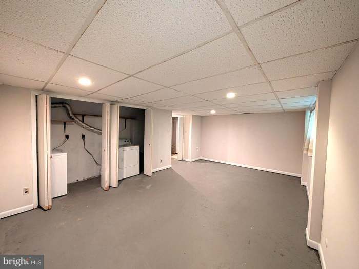Building Photo - 822A Putnam Blvd