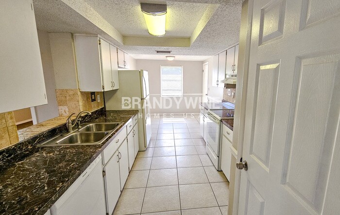 Building Photo - 6135 Seabreeze Dr