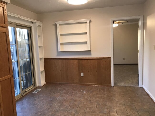 Building Photo - 3 bedroom 2 full bath house