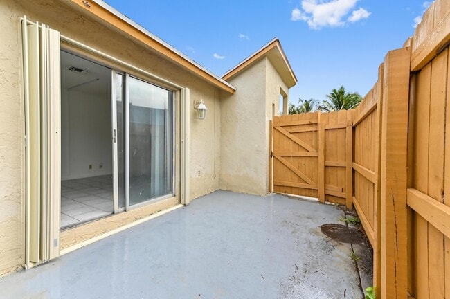 Building Photo - 12467 Westhampton Cir