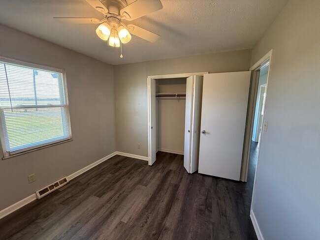 Building Photo - 26940 Mosbaugh Rd