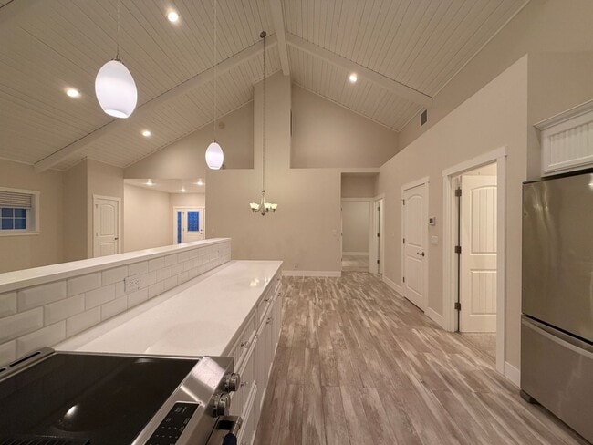 Building Photo - Dual Primary Suite's. 2 Bedroom / 2.5 Bathroom Single Level Home in NE Bend - PENDING APPLICATION