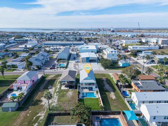 Building Photo - 119 6th St