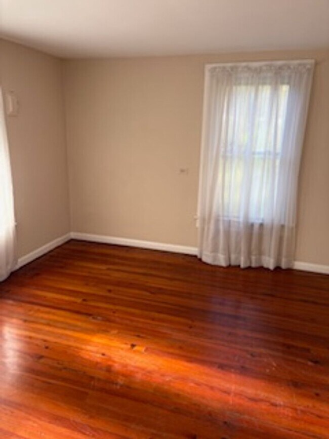 Building Photo - Charming 3-Bedroom Home with Spacious Yard...
