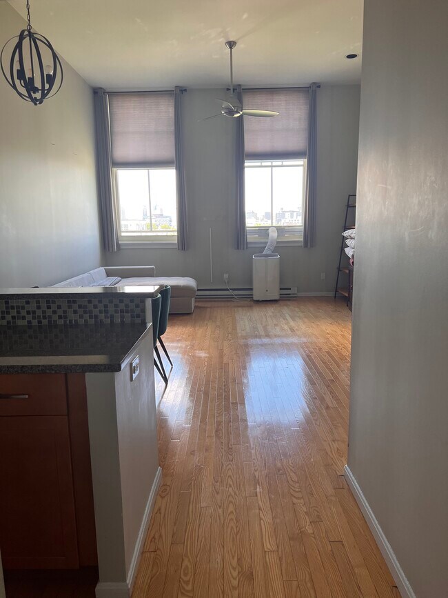 entry way - 350 W 4th St