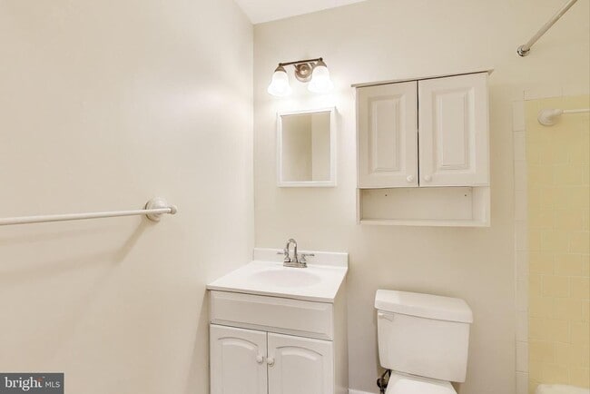 Building Photo - 6107 Parkway Dr