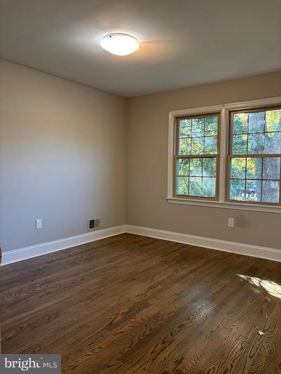 Building Photo - 9830 Meadow Valley Dr