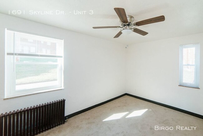 Building Photo - 1691 Skyline Dr