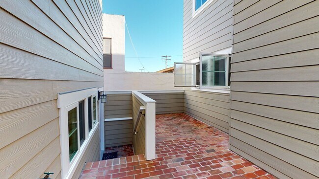 Building Photo - Bright and Spacious 4 Bed plus Bonus Room ...