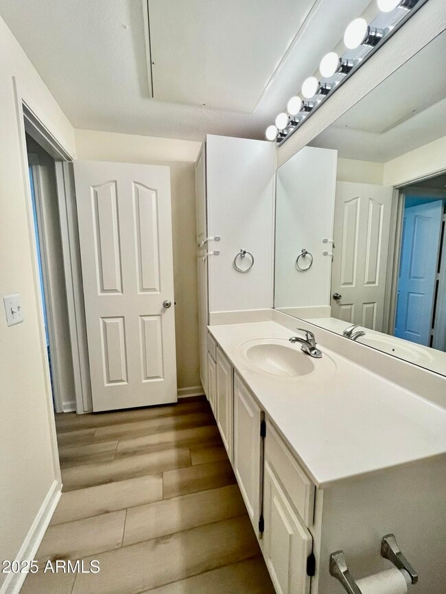 Building Photo - 16013 S Desert Foothills Pkwy