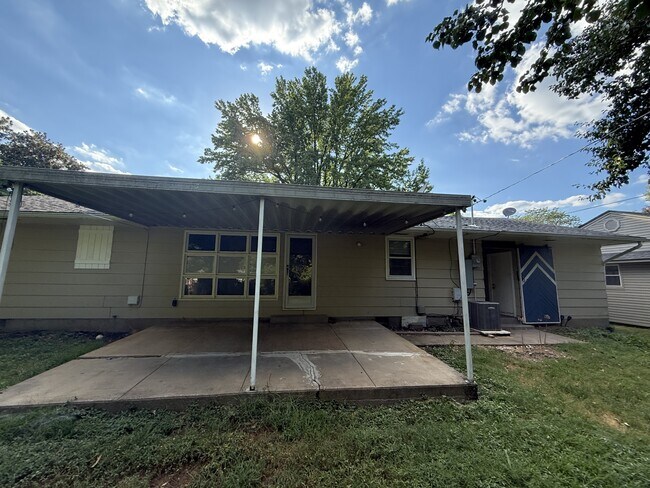 Building Photo - 2356 S Wallis Smith Ave