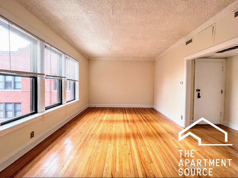 Building Photo - 3523 N Racine Ave
