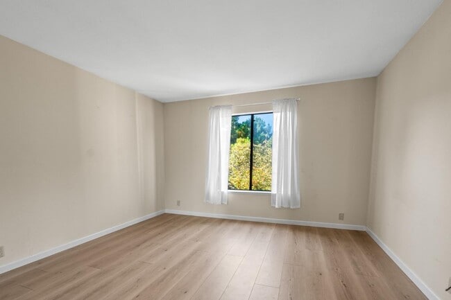 Building Photo - 112 Crown Cir