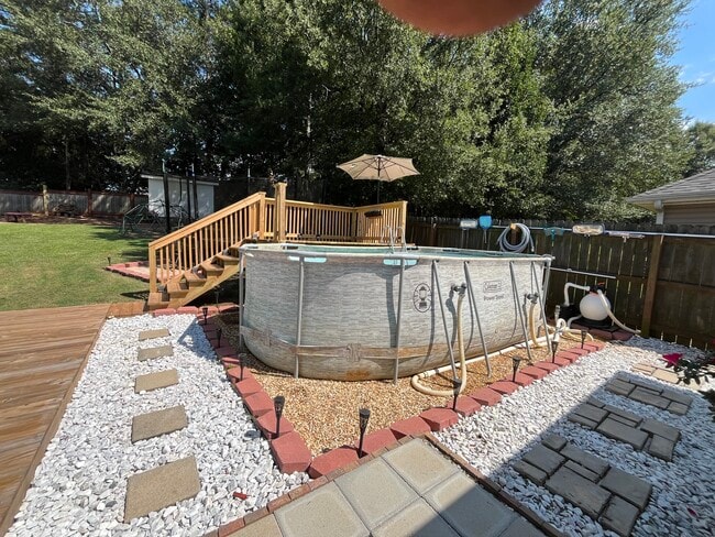 Building Photo - 107 Vanessa Dr