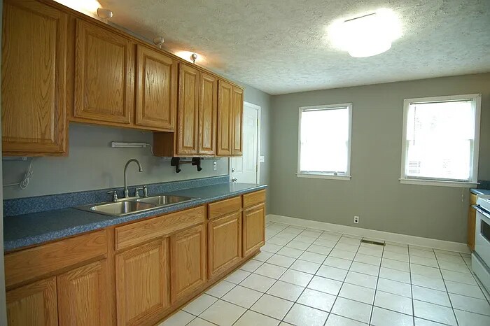 Building Photo - 711 Croley Dr