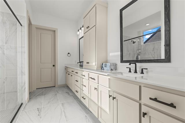 Building Photo - 15627 Rue Dr