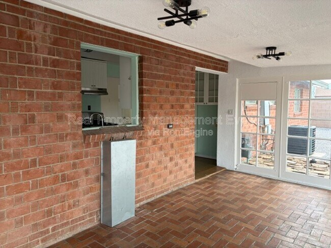 Building Photo - 2246 W Mulberry Dr