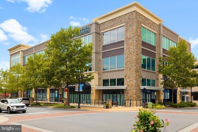Building Photo - 20800 Duxbury Terrace