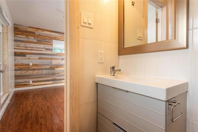 Building Photo - 3302 Catalina Dr