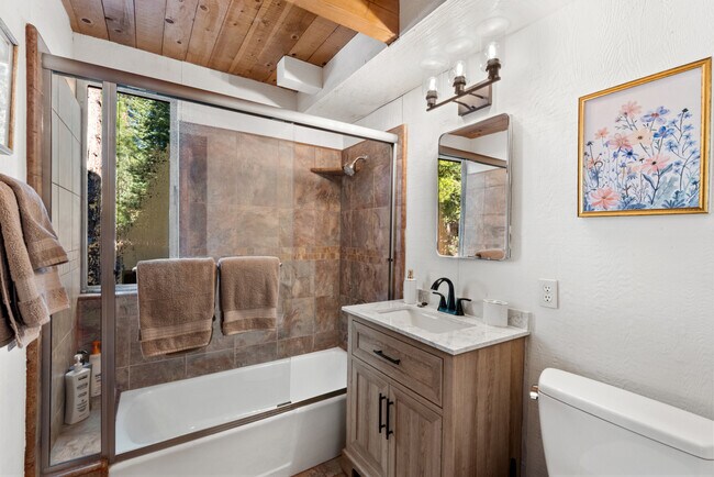 Building Photo - 7639 Forest Glen Dr