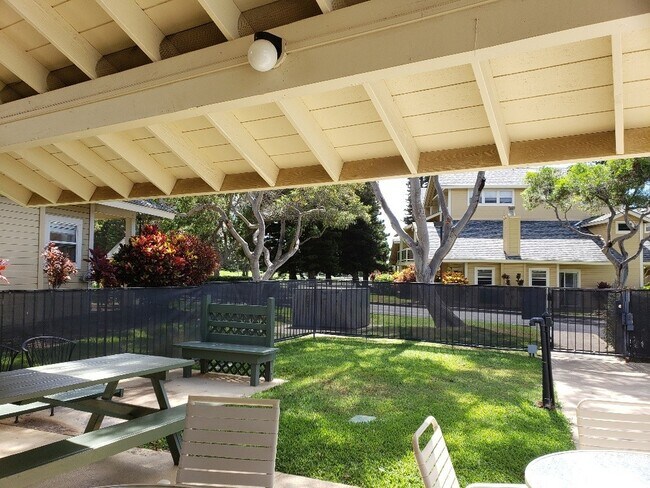 Building Photo - Beautiful Fully Furnished Condo