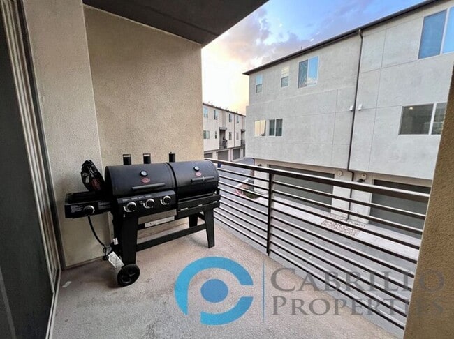 Building Photo - 1840 Mint Ter