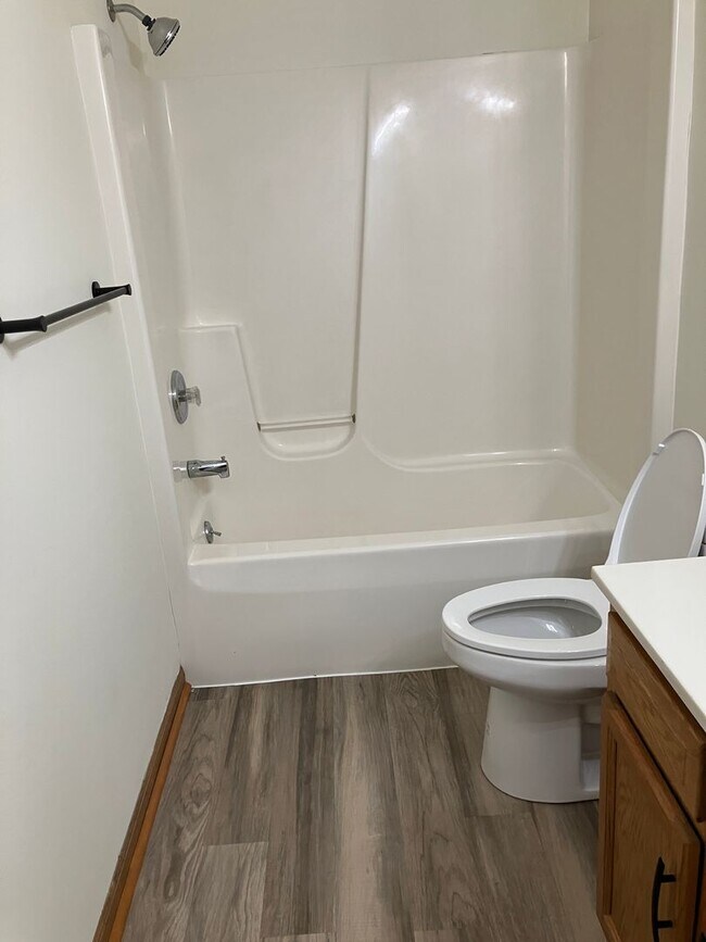 Building Photo - Modern & Spacious 2-Bedroom Ranch Condo – ...