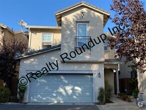 Building Photo - Gorgeous Three Bedroom In Spanos West