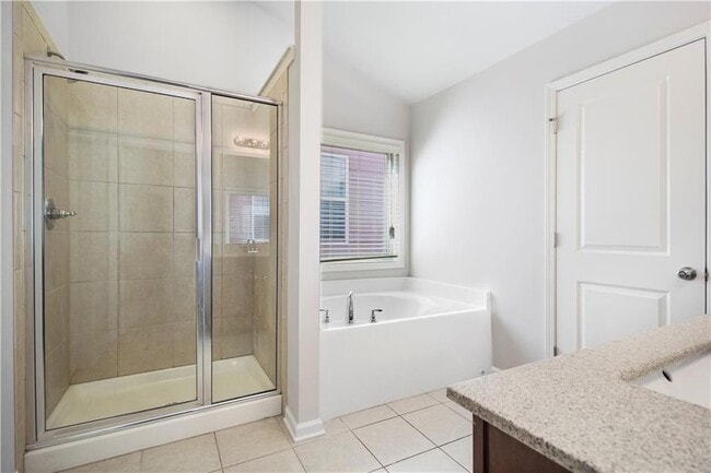 Building Photo - 5090 Breezewood Cir