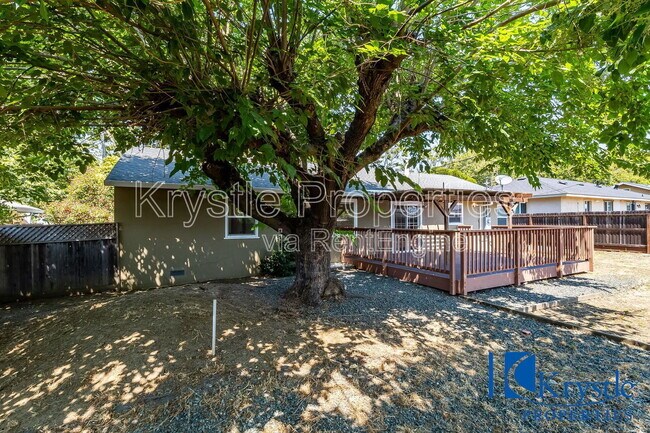 Building Photo - 126 Lain Dr
