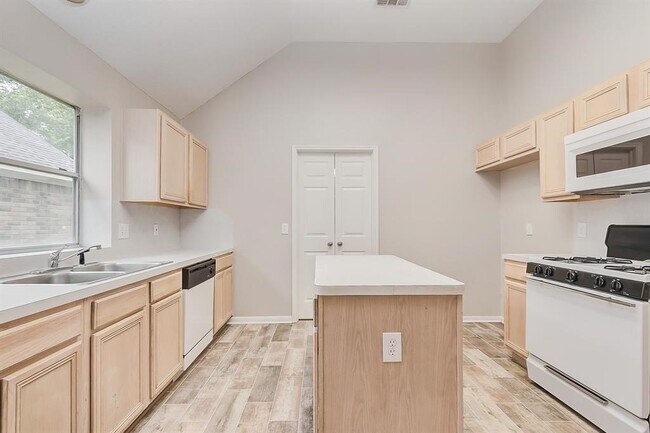 Building Photo - 3026 Silver Spring Trail