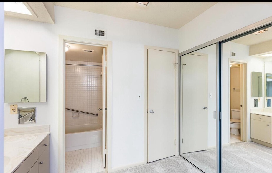 Building Photo - 5501 Seminary Rd