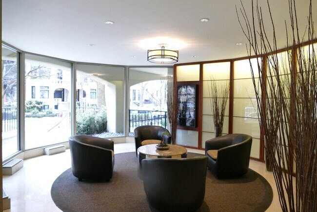 Building Photo - 1340 N Dearborn St