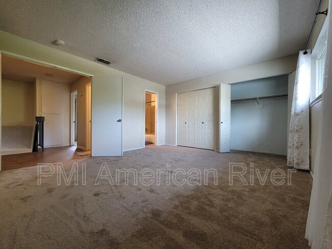 Building Photo - 5125 Gibbons Dr