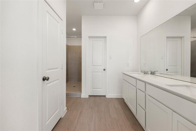 Building Photo - 13505 Harbor Pt Dr