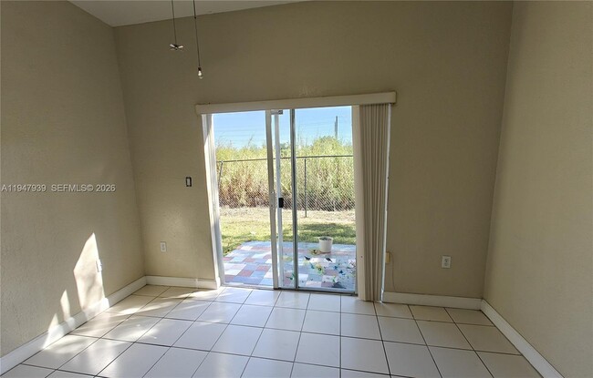 Building Photo - 2637 SE 16th Terrace