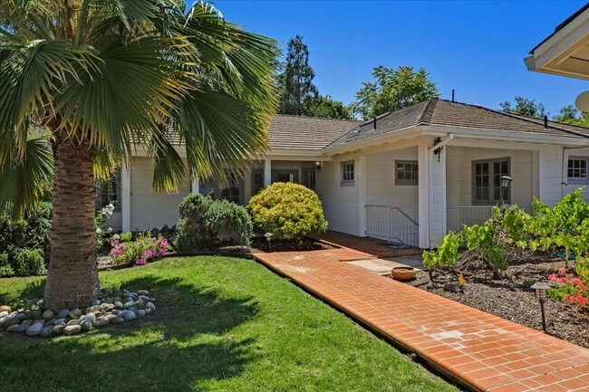 Building Photo - 162 Toyon Rd