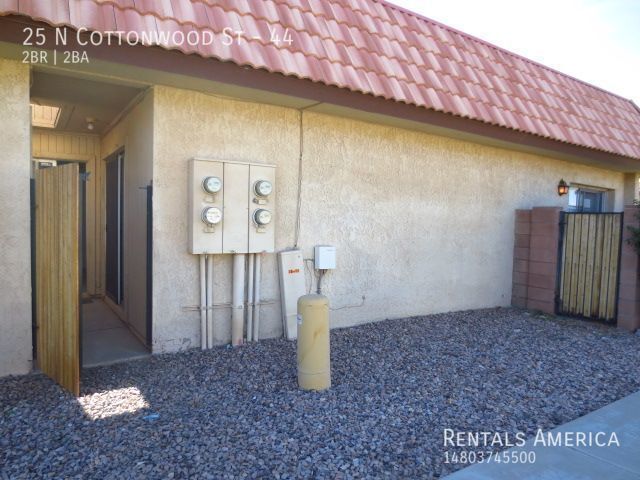 Building Photo - 2 Master Bedrooms in Fully Remodeled, Sing...
