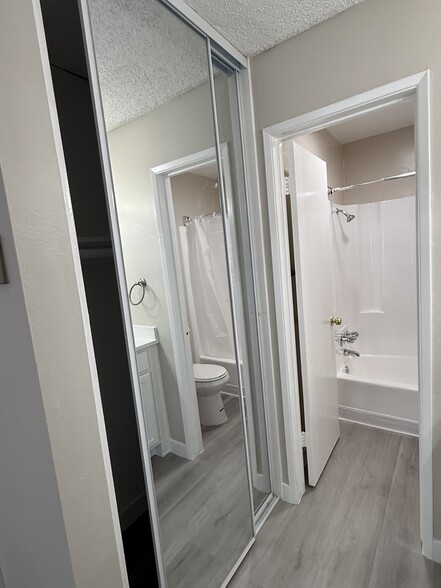 Building Photo - 256 S La Fayette Park Pl