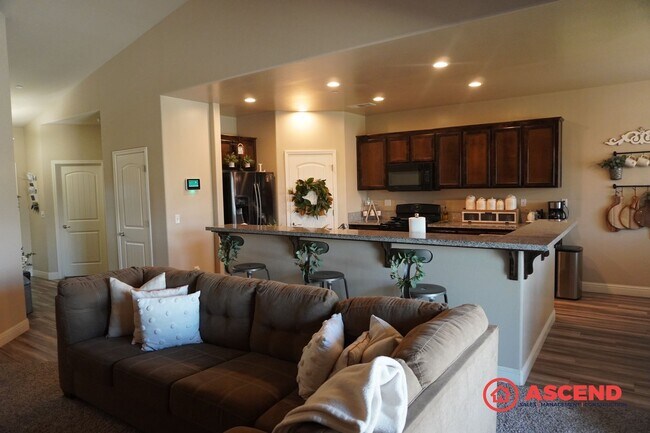 Building Photo - Immaculate Home in Wasco!